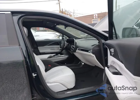 2024 Cadillac Lyriq Luxury W/1Sd z USA, uszkodzony, nr VIN 1GYKPRRK2RZ115439